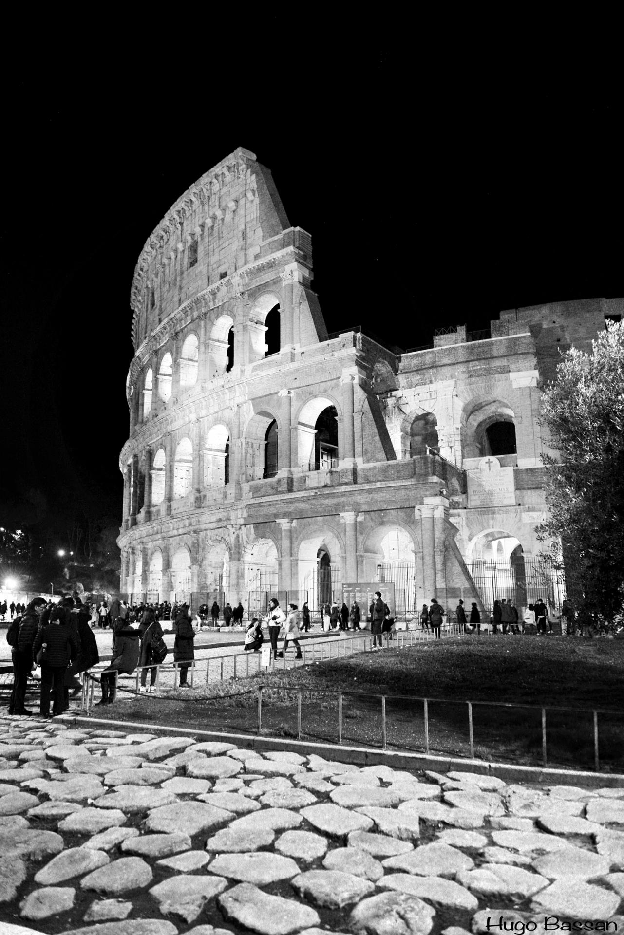 Colosseo by night